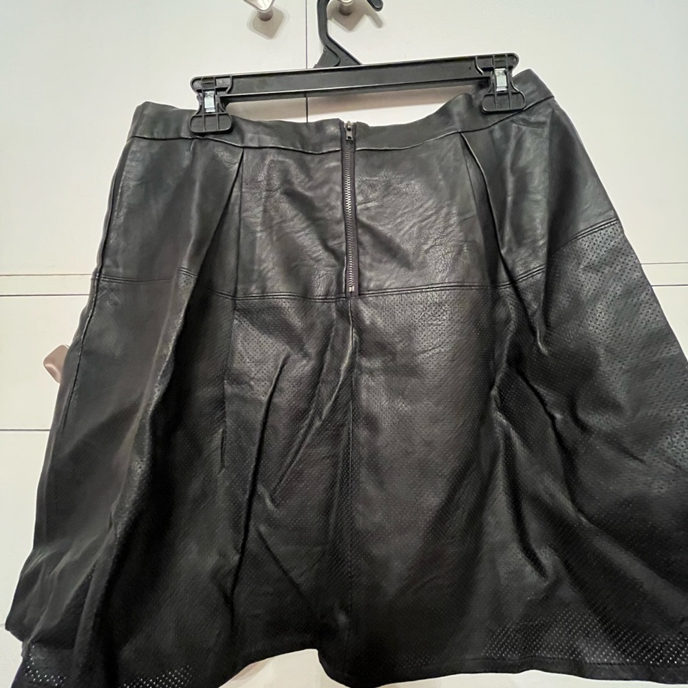 NWT Vegan leather skirt size medium.